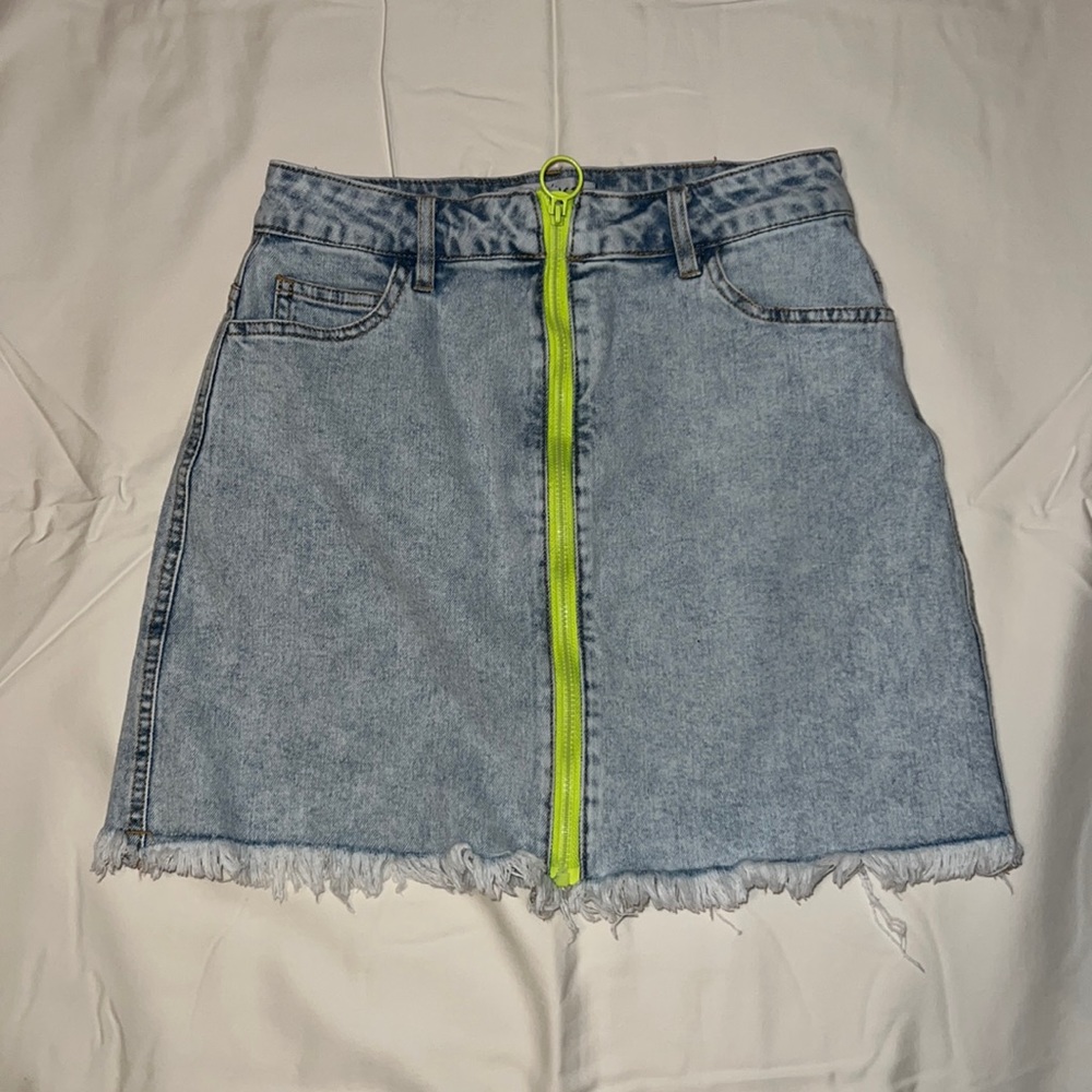Super cute denim skirt, is a little short but very easy to style